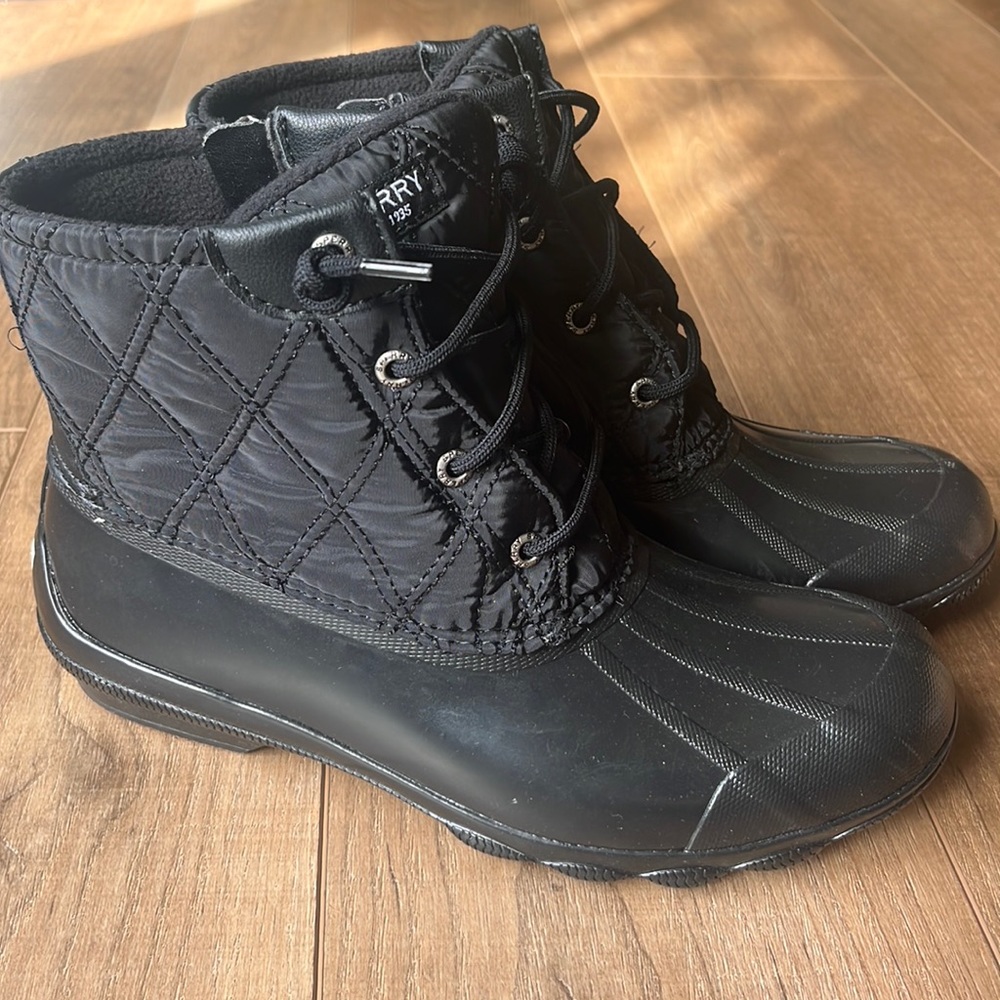 New Sperry Womens boots